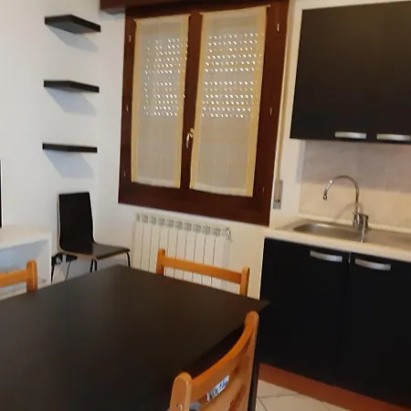 Casa Di Anna 카스텔프란코에밀라
